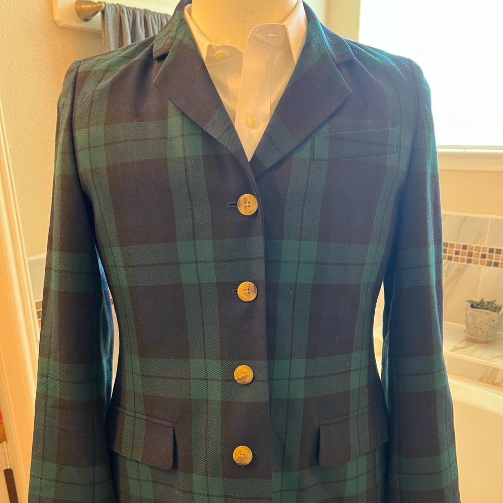 This beautiful woman’s blazer is in EUC!!!  Awesome colors.